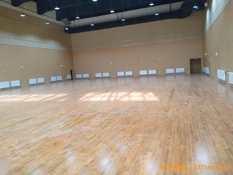 山東青島市李滄區(qū)佛耳崖小學(xué)運(yùn)動(dòng)地板安裝案例