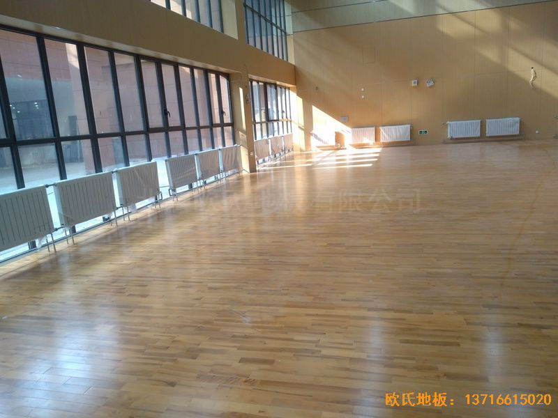 山東青島市李滄區(qū)佛耳崖小學(xué)運(yùn)動(dòng)地板安裝案例
