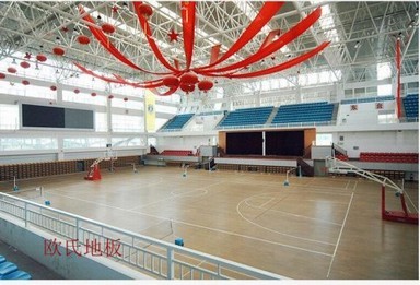 專業(yè)羽毛球館選用A級硬木運動地板