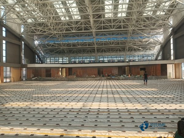 質(zhì)量好體育場(chǎng)地木地板施工工藝
