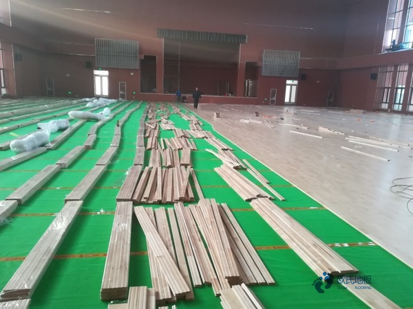 供應(yīng)體育場館地板安裝公司