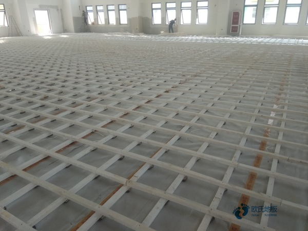 籃球場地木地板施工團(tuán)隊(duì)2