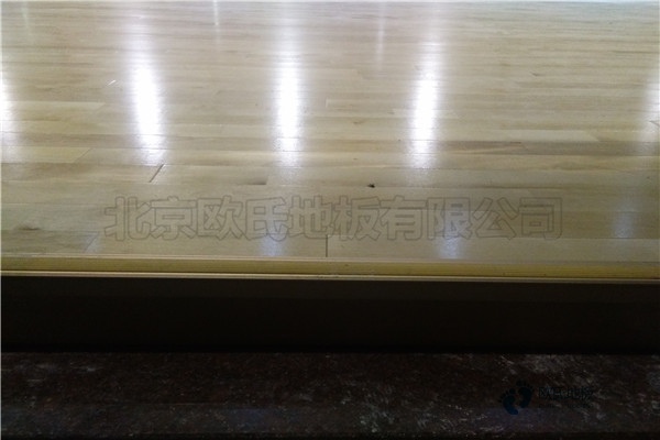 那有籃球運(yùn)動(dòng)木地板特點(diǎn)
