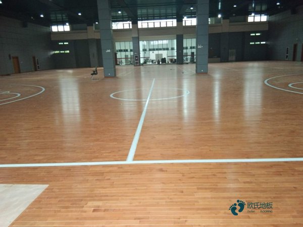 高品質(zhì)籃球體育地板大概多少錢(qián)