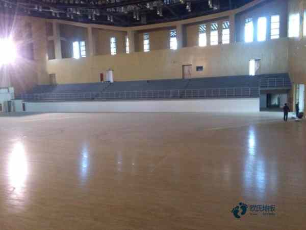 大學(xué)體育運動地板施工步驟2
